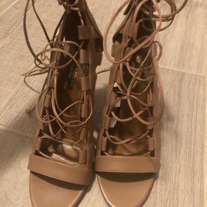 Aquazurra heels nude